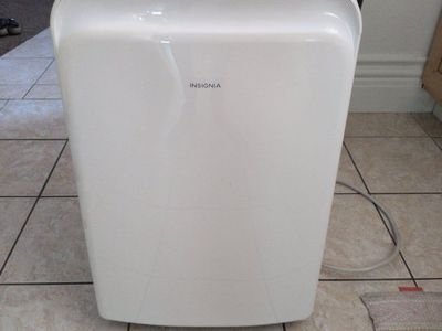 Insignia 7k BTU Single hose portable Air Conditioner