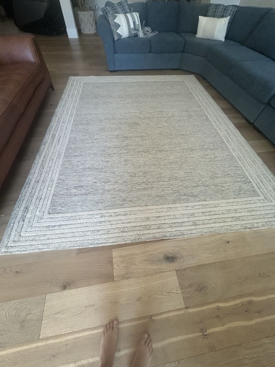 Wool rug approximately 8x10