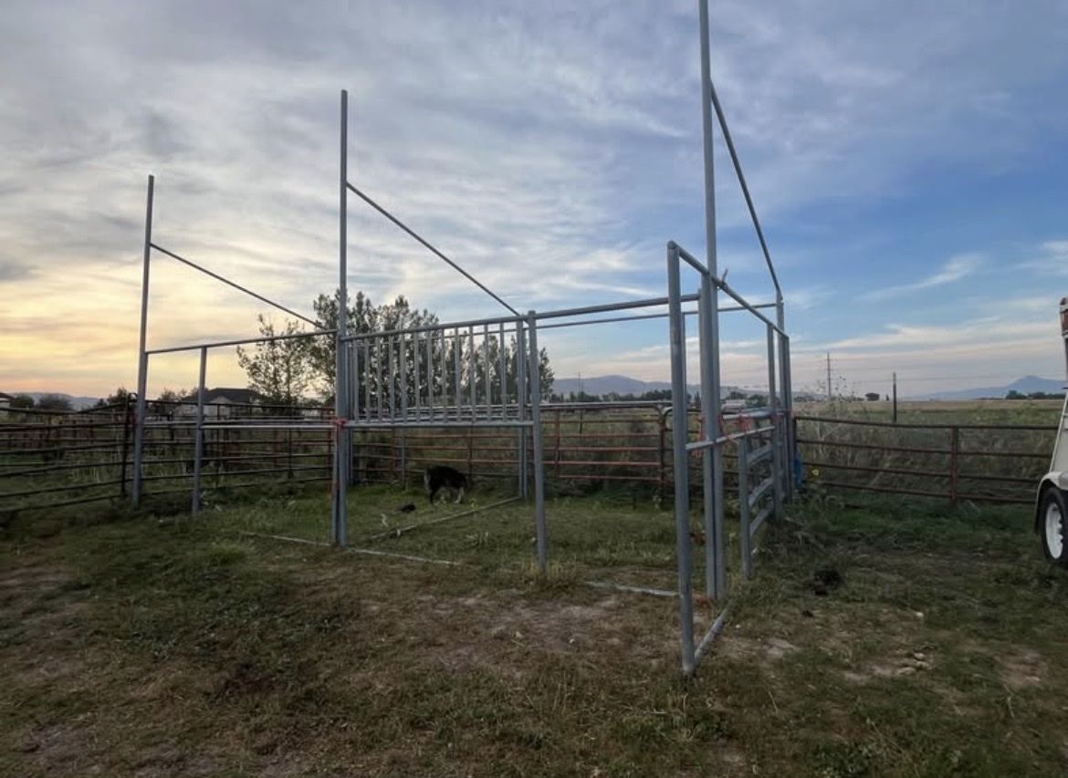 Welded Steel Pipe Barn & Horse Stall Frame Setup