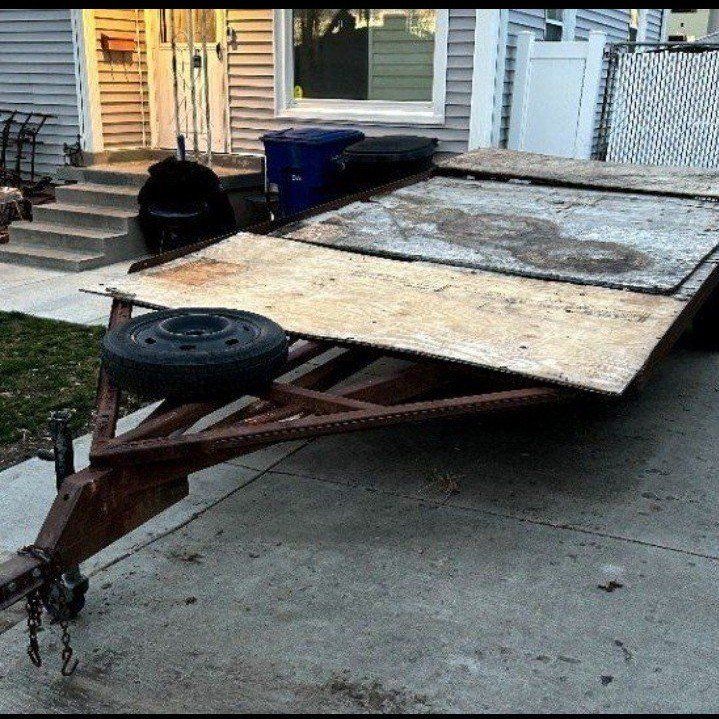 Snowmobile trailer/flatbed with ramp