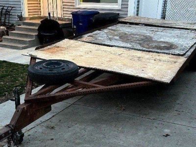 Snowmobile trailer/flatbed with ramp