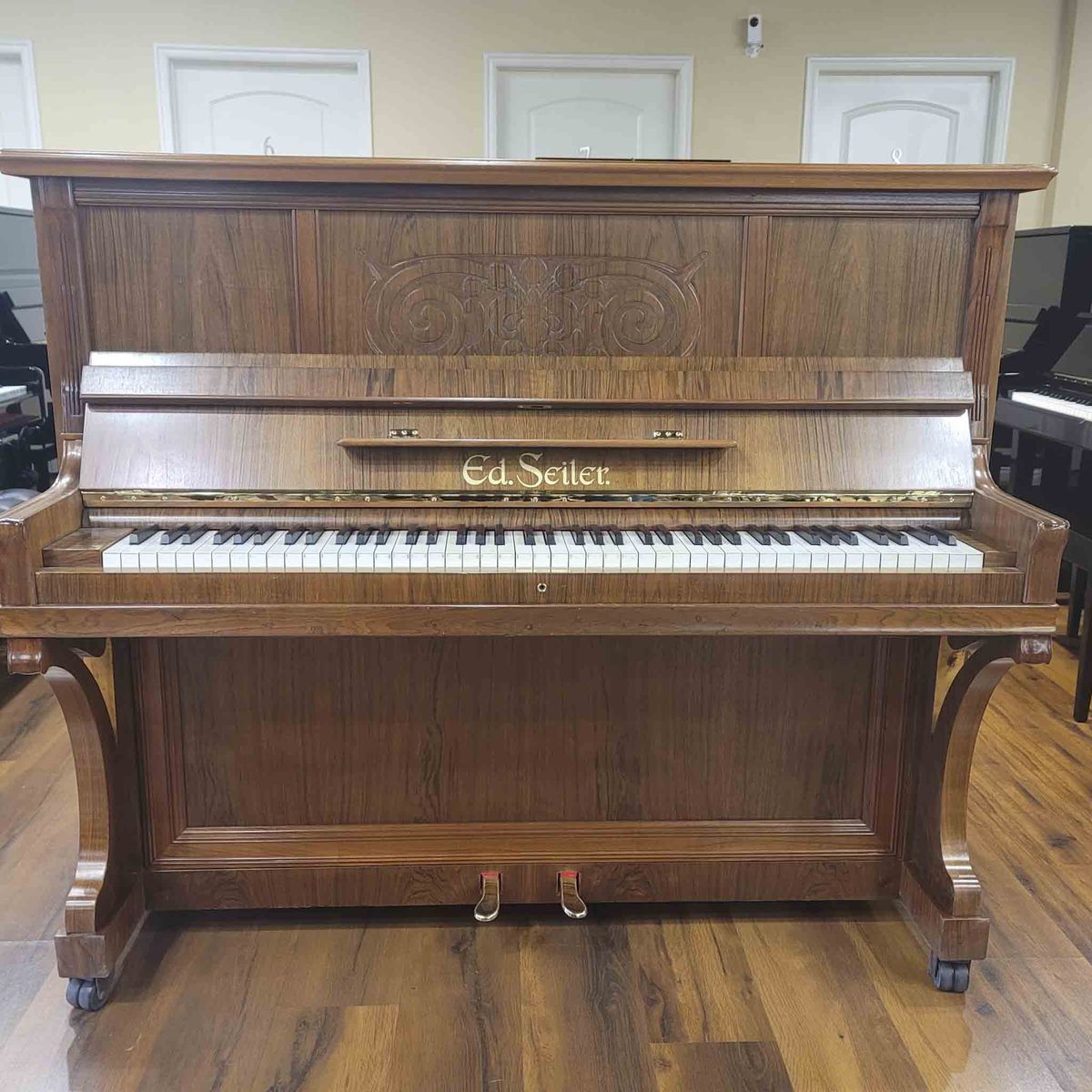 UNIQUE LIKE-NEW UPRIGHT PIANO