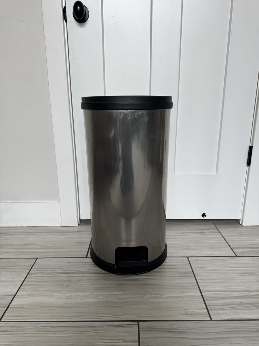 Stainless Steel Step Trash Can 7.9 gal