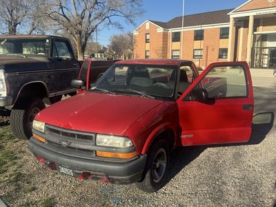2002 CHEVROLET S10 Base