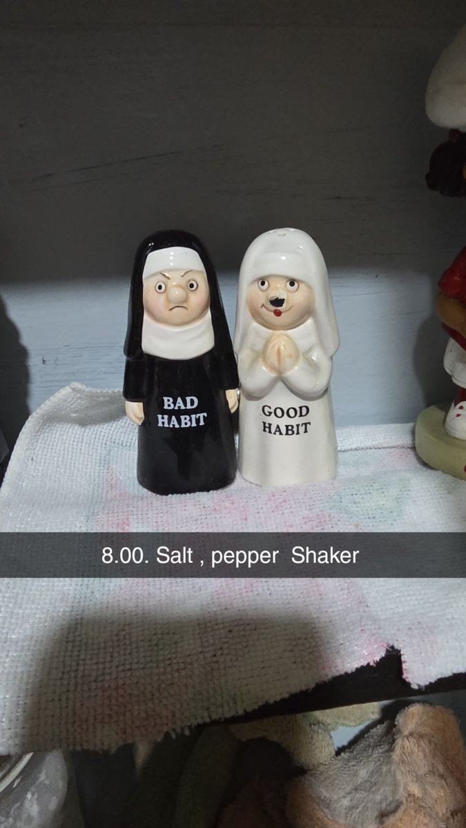 salt pepper Shaker and decorations