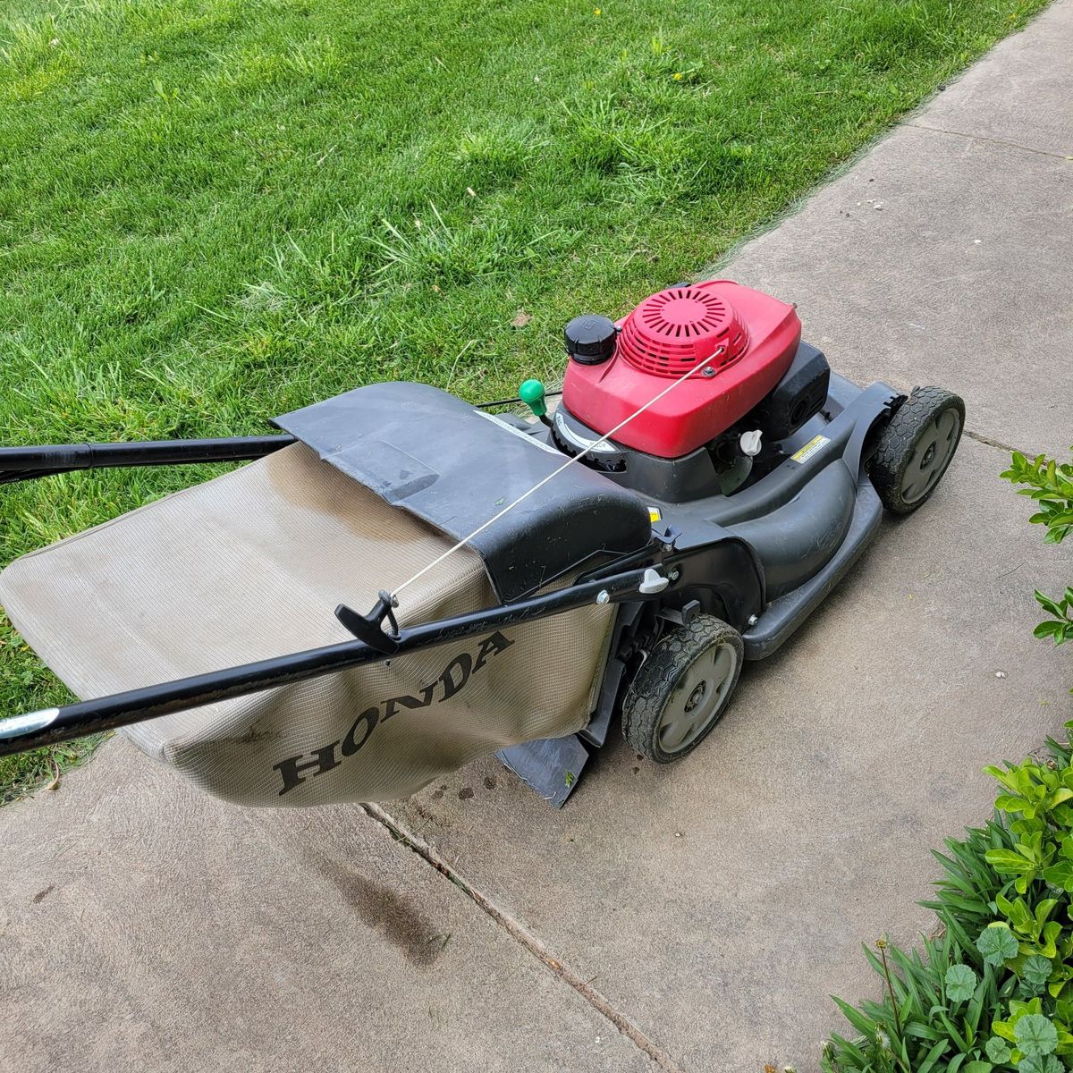 HONDA HRX217 LAWNMOWER