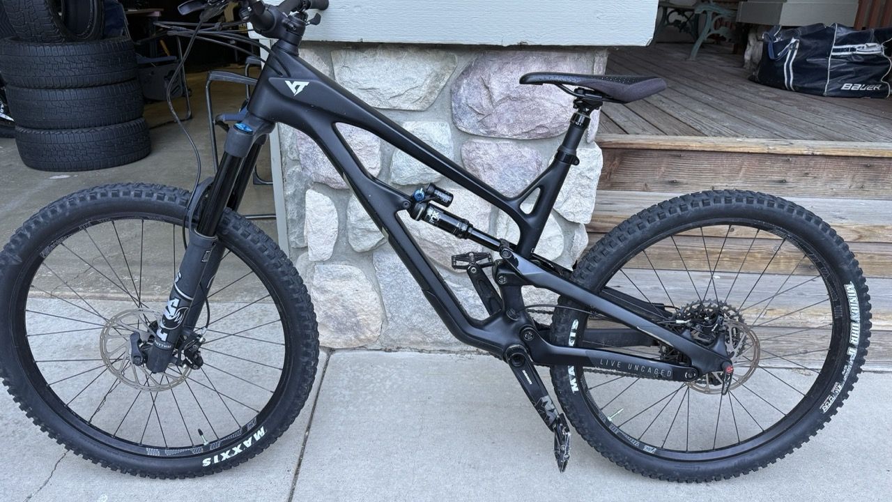 2020 YT Jeffsy CF Comp 27.5 Carbon MTB — Large