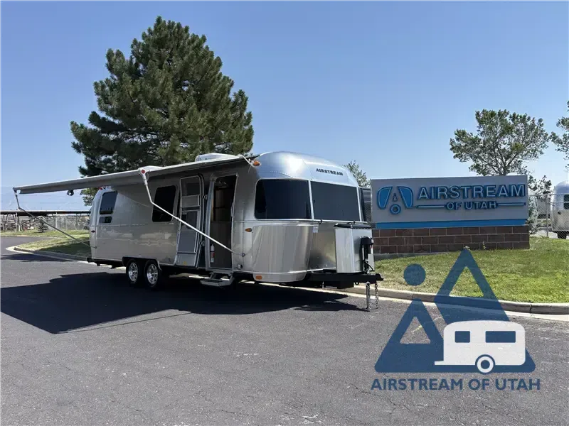New 2027 Airstream Flying Cloud 28RB Queen