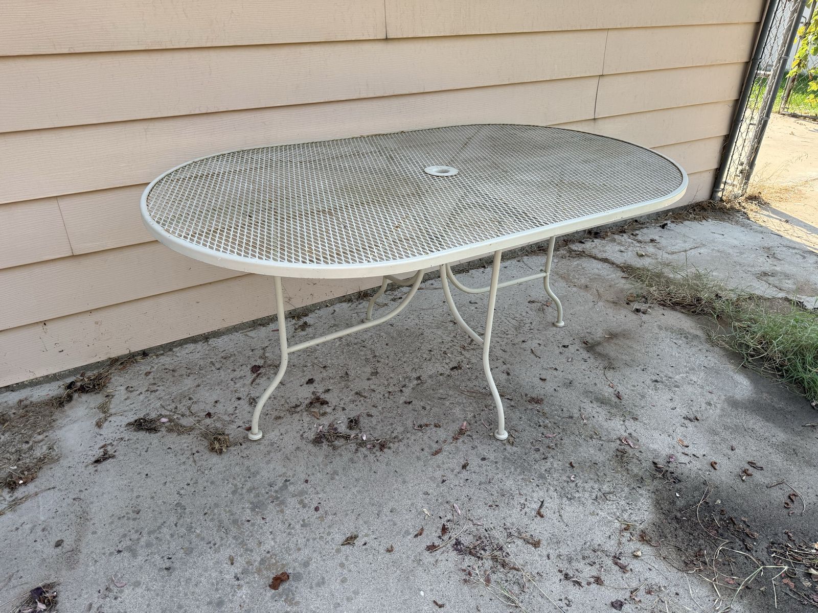 Vintage Oval Wrought Iron Mesh Outdoor Patio Dining Table with Umbrella Hole