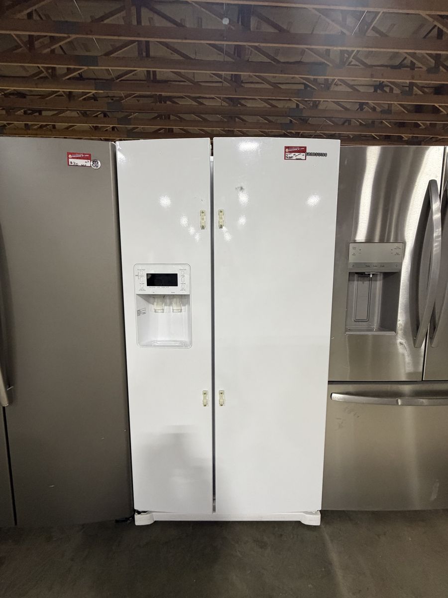 PERFECT FOR GARAGE! SAMSUNG SIDE BY SIDE FRIDGE