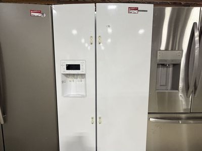 PERFECT FOR GARAGE! SAMSUNG SIDE BY SIDE FRIDGE