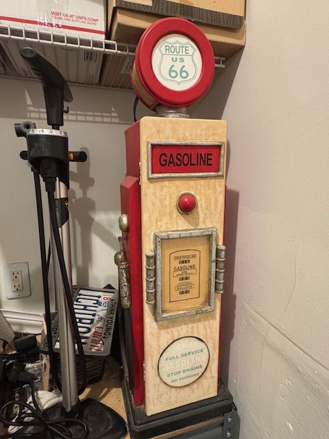 replica / novelty “Route 66” gas pump