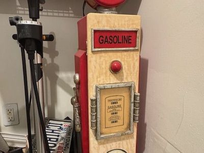 replica / novelty “Route 66” gas pump