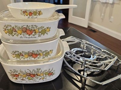 like new Vintage Corning ware set with lids