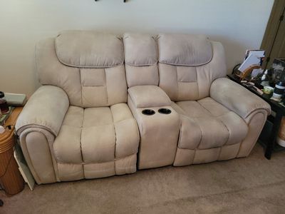 2‑Seat Reclining Loveseat – Great Condition