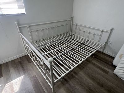 Queen size daybed w/ trundle bed frame - NEED GONE ASAP