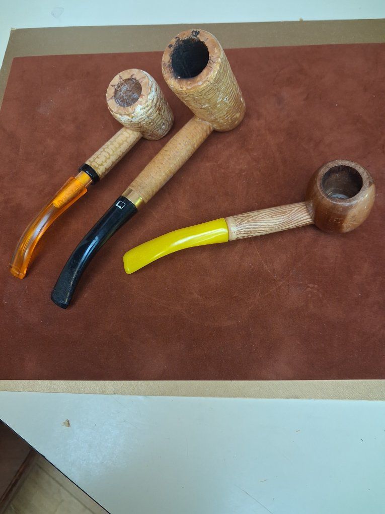 2 ORIGINAL CORN PIPES & 1 WOOD PIPE  BAKELITE BIT.