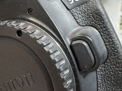 Canon 90D like new, with lens, read