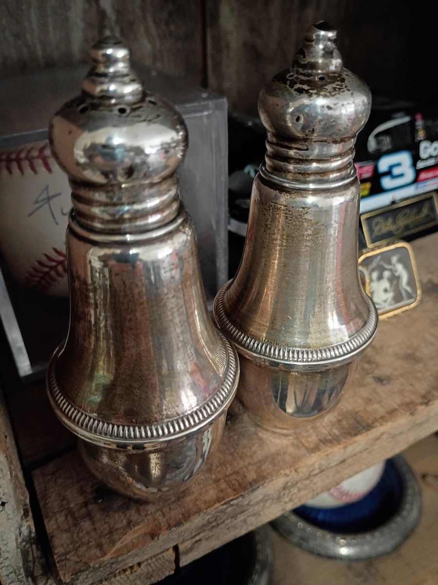 Beautiful vintage sterling silver salt pepper shakers!