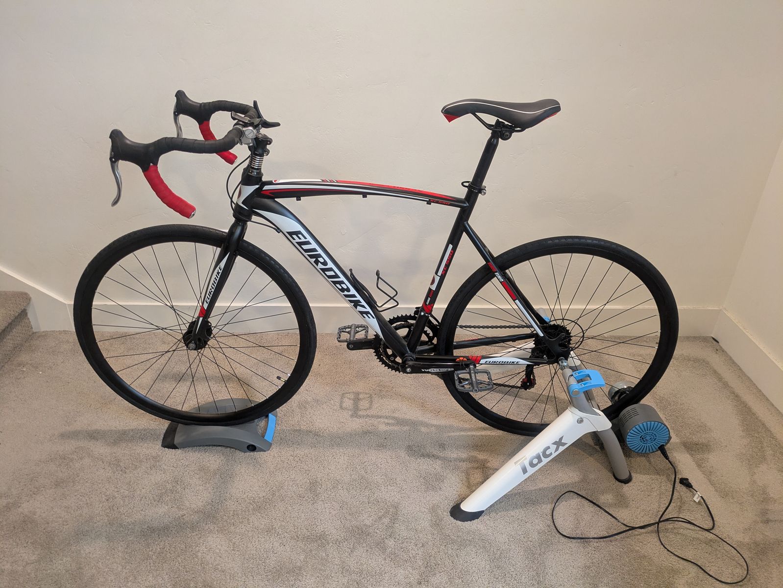 Ready-to-Ride Zwift / Rouvy Indoor Cycling Setup – Tacx Flow Smart + Bike