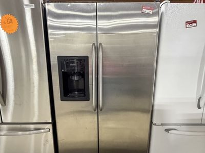 BEAUTIFUL GE STAINLESS STEEL SIDE BY SIDE FRIDGE