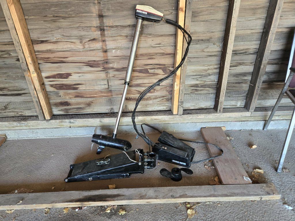 Minn Kota 565 Foot Control Trolling Motor 28 lbs Thrust 5 Speeds