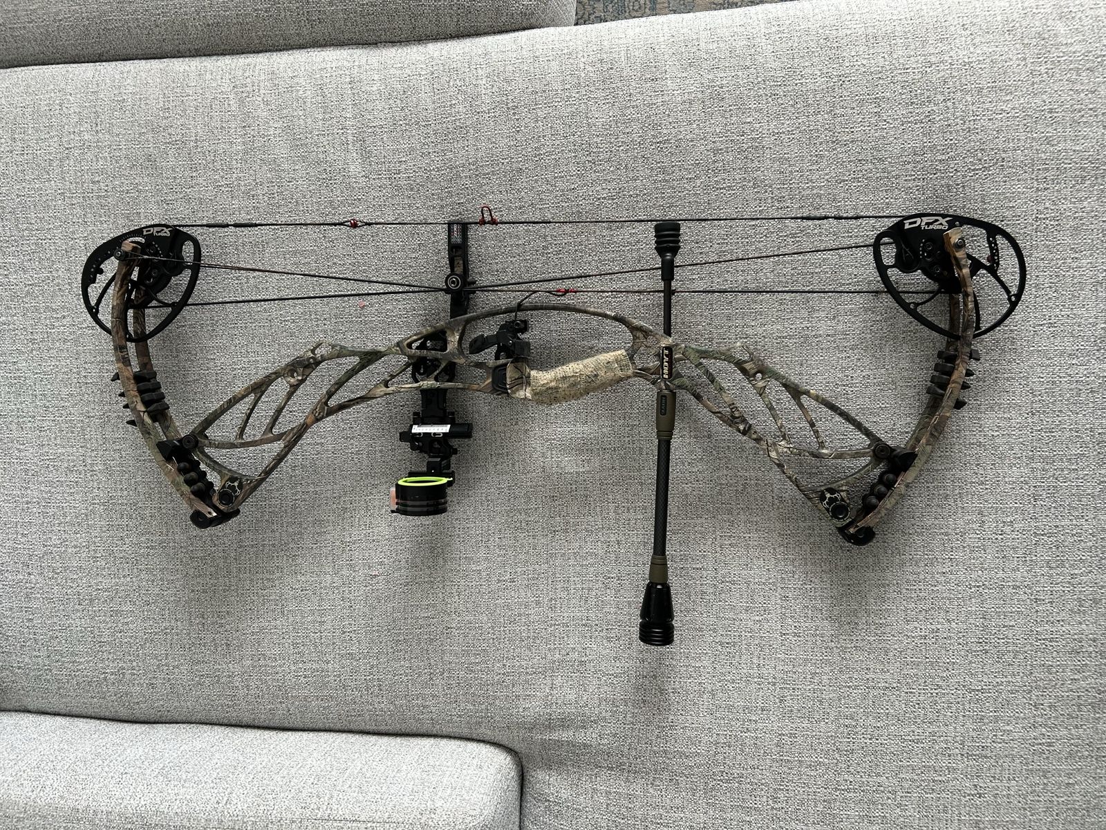 Hoyt Defiant Turbo w/ Accessories