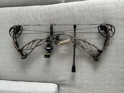 Hoyt Defiant Turbo w/ Accessories