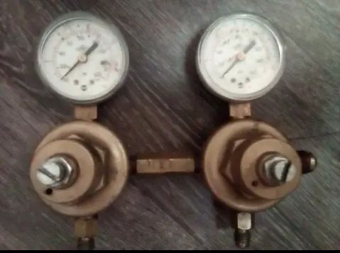 Dual Stage Brass Gas Pressure Regulator with Gauges Used