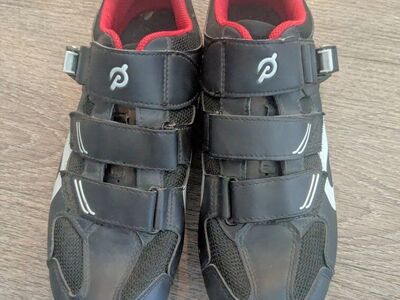Pelaton indoor riding shoes with clips sz EU 42
