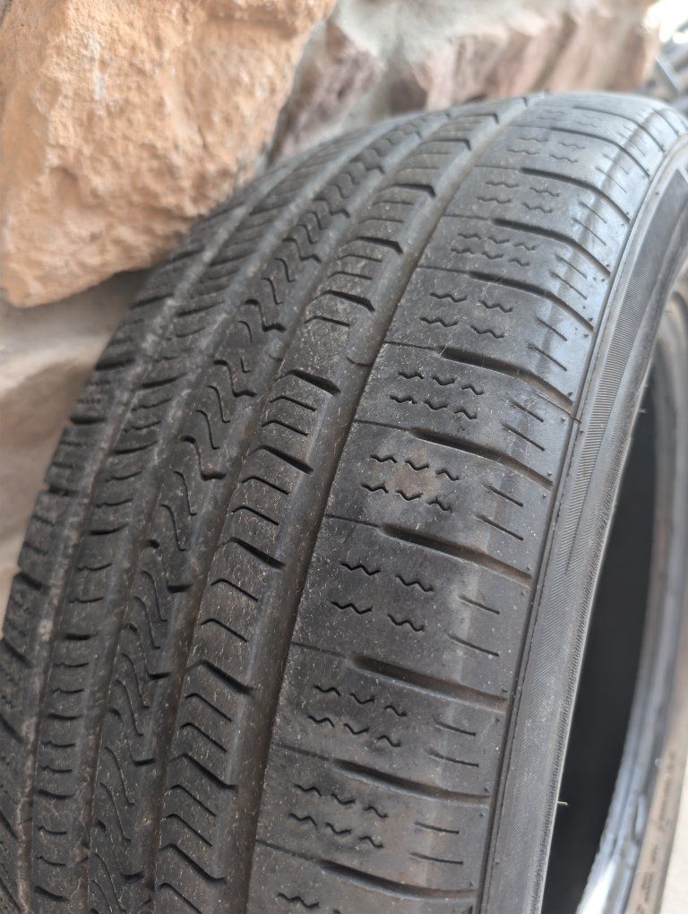 Crossmax CT-1 215/60R16 95V All-Season Tire