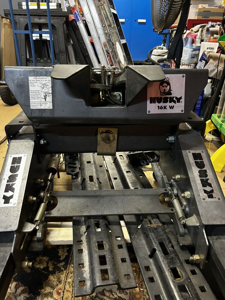 Husky 16k 5th Wheel Hitch