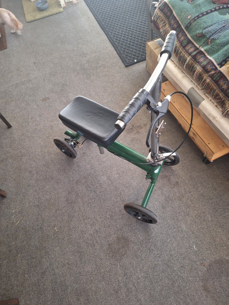 Steerable Knee Walker Scooter - Green Mobility Aid