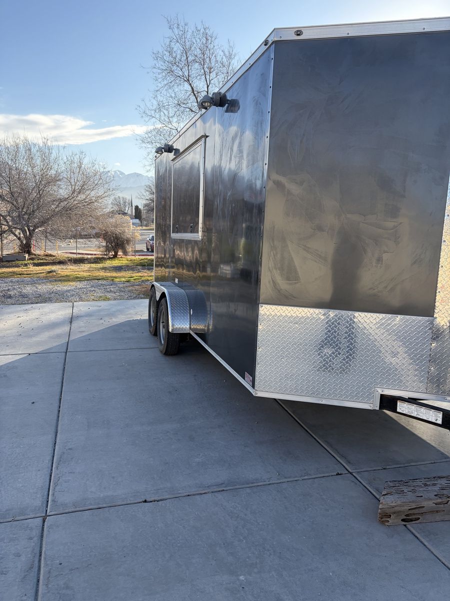 Enclosed trailer