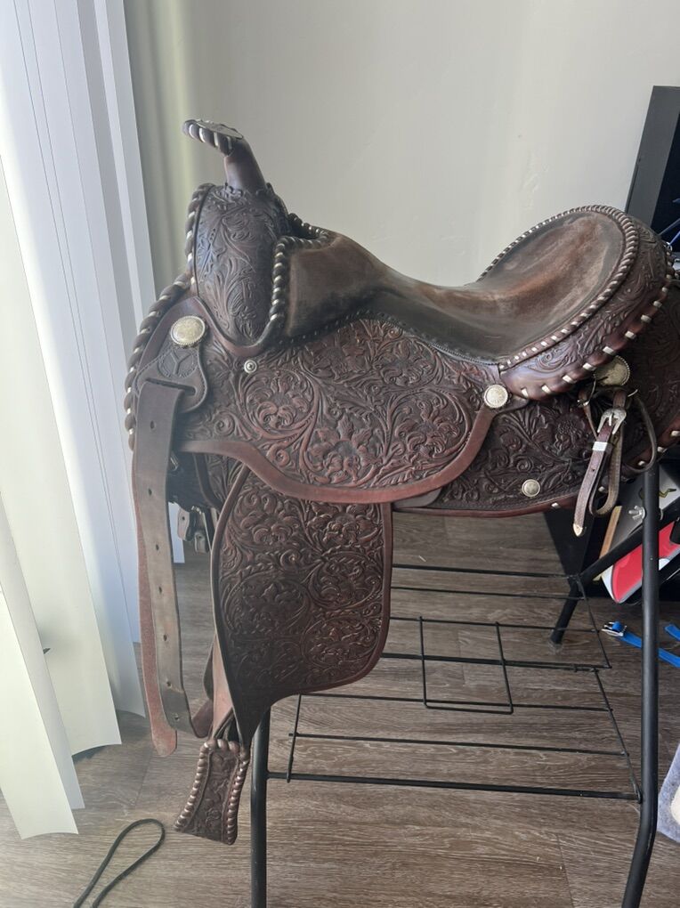 Circle Y Arabian Saddle