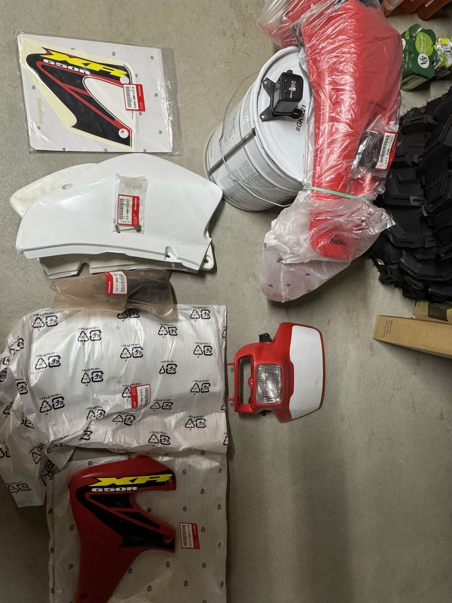 2004 Honda XR650R Plastic and parts