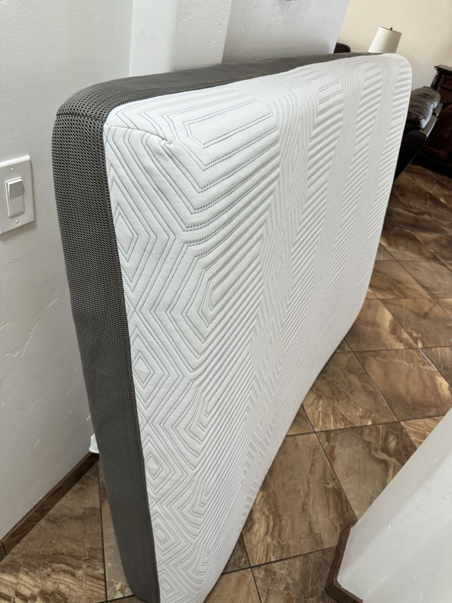 White and Grey Geometric Pattern Mattress Full size $80