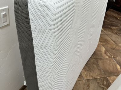 White and Grey Geometric Pattern Mattress Full size $80