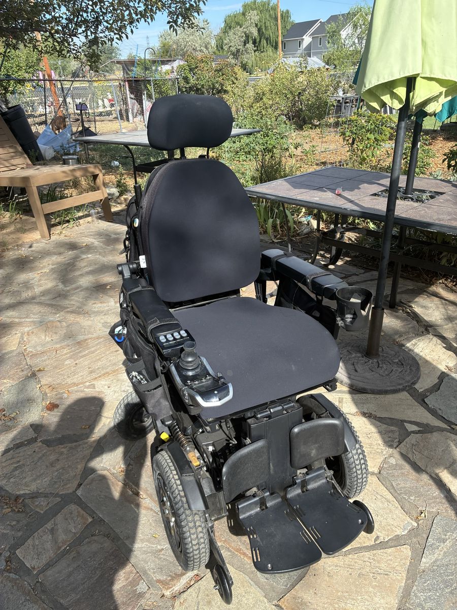 Quantum 4front 2 power wheelchair excellent condition