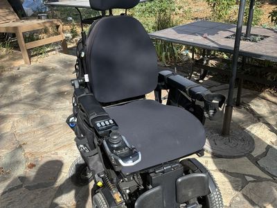 Quantum 4front 2 power wheelchair excellent condition