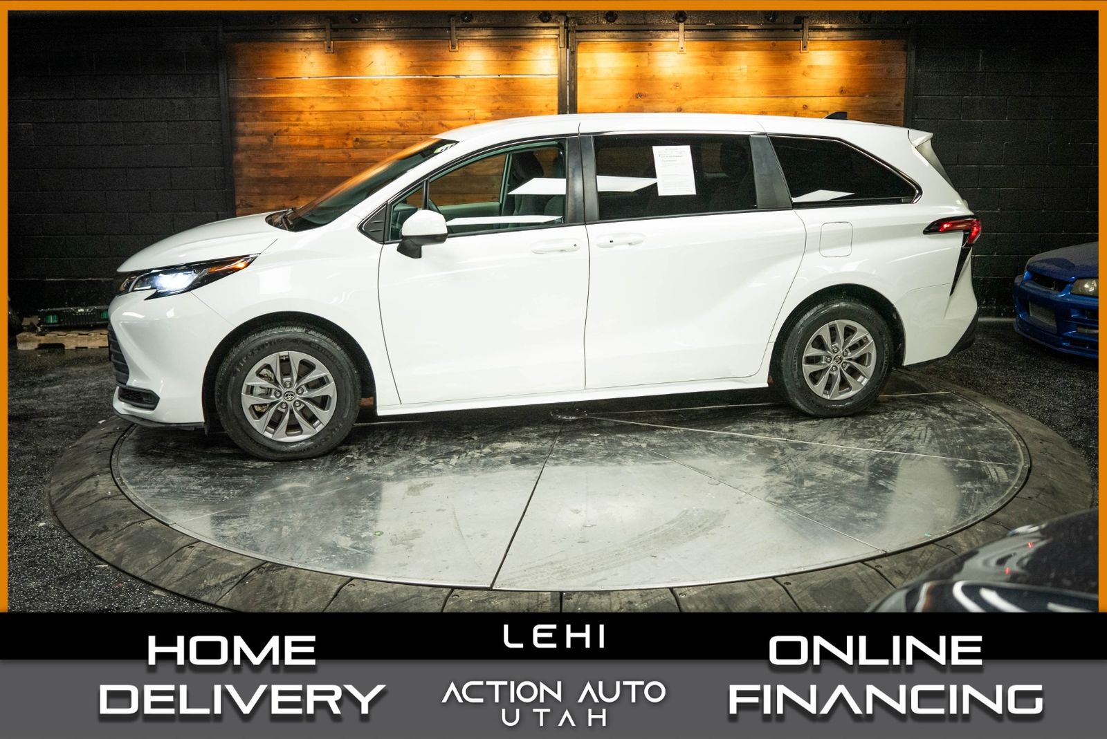 2022 Toyota Sienna LE 8-Passenger