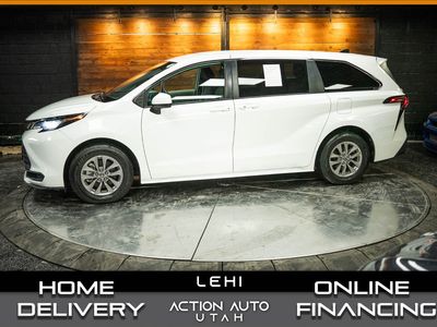 2022 Toyota Sienna LE 8-Passenger