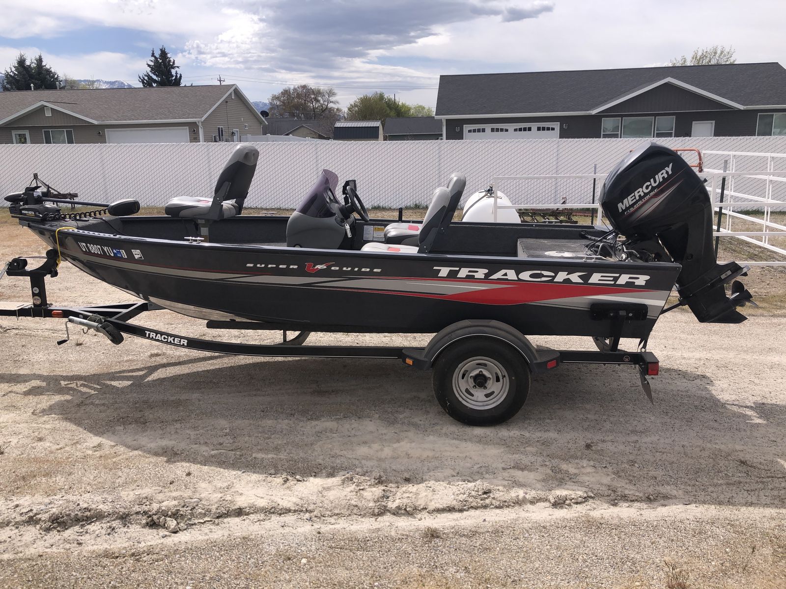 Tracker V16 super guide 50HP four stroke