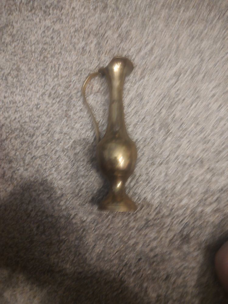 Brass vase 6" tall