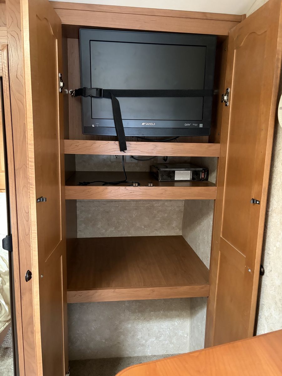 Main image 6