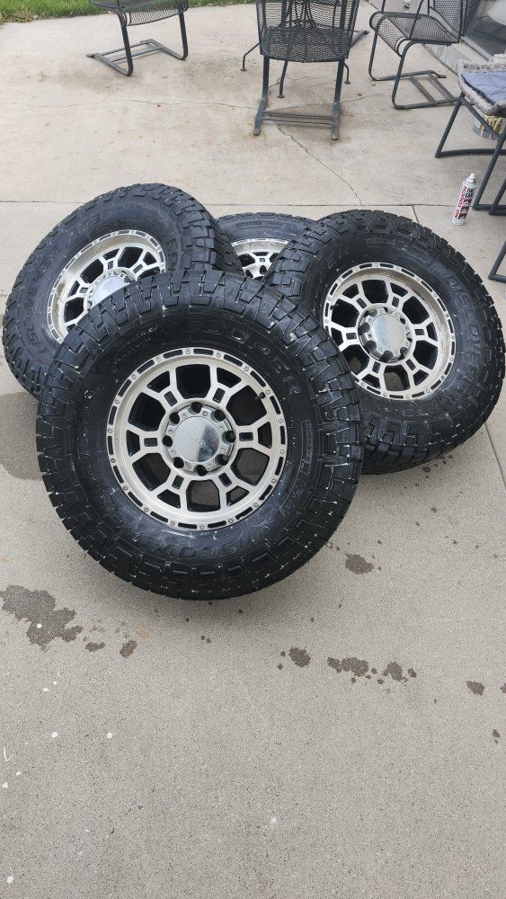 Tires and wheels for Dodge Ram 2500/3500