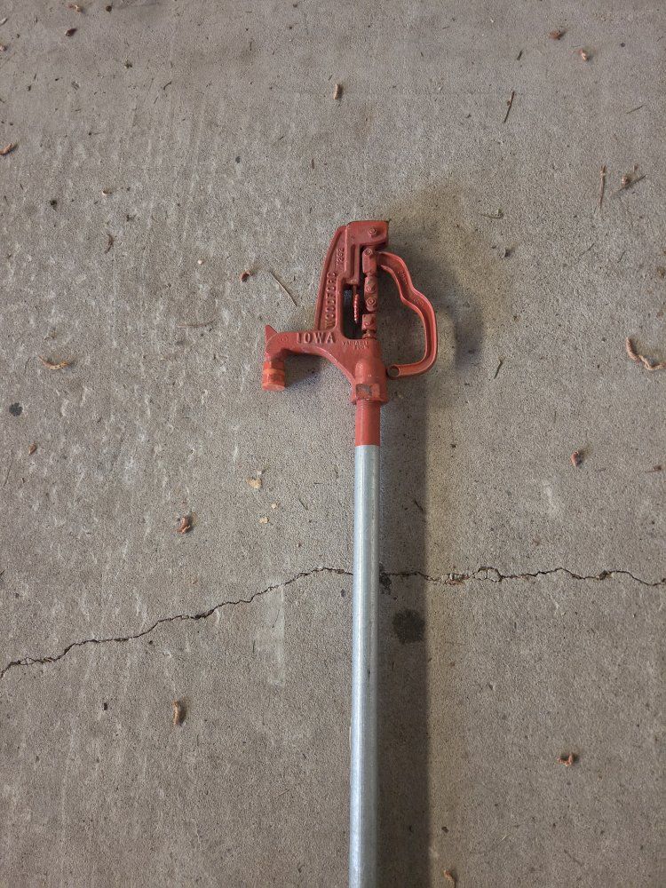 Iowa Yard Hydrant - Red/Silver Outdoor Water Spigot