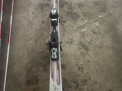 Tossing old ladies ski set