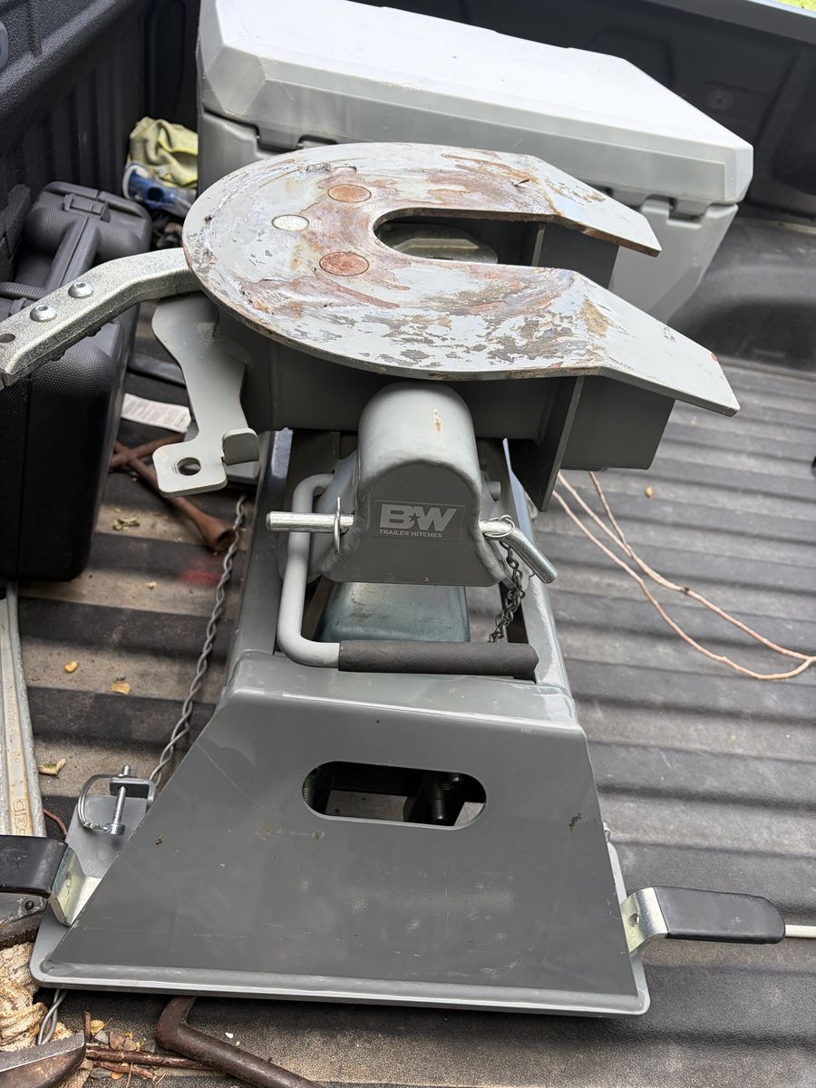 Fifth wheel hitch for sale