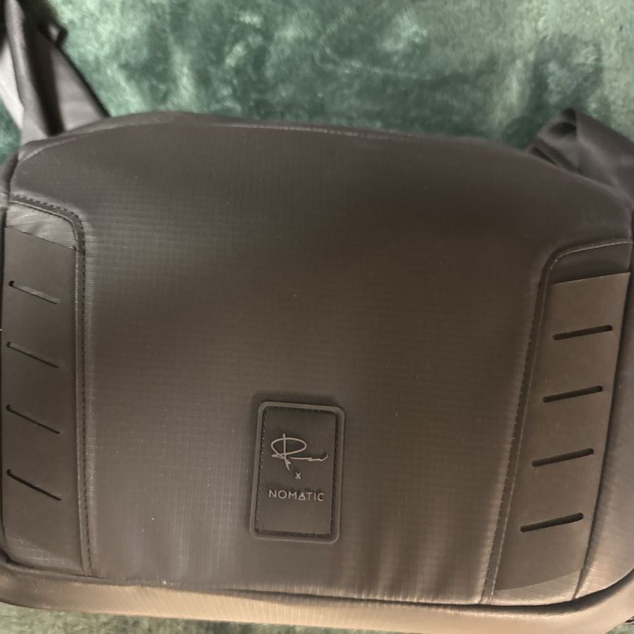 Nomatic x Peter McKinnon Camera 13l Sling Bag Black Used Good